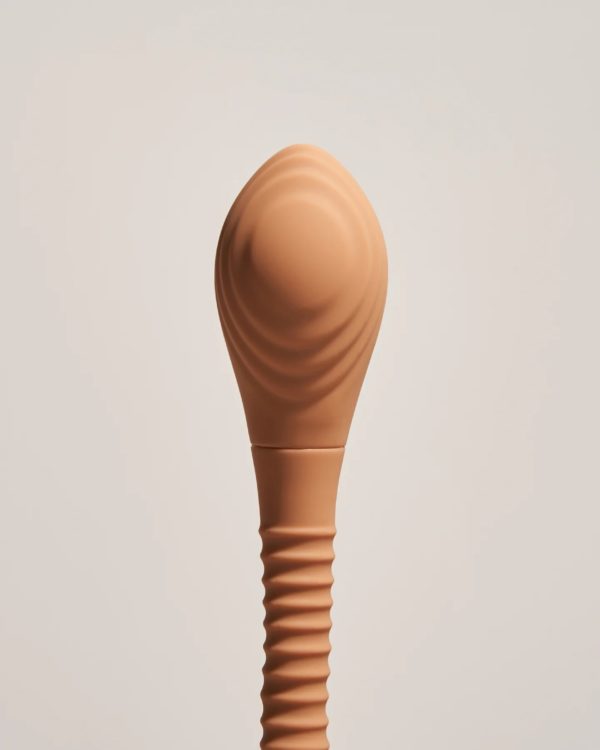 ONA | dildo vibrador y succionador de clítoris 4 dildo vulva succionador clitoris 1440x1800