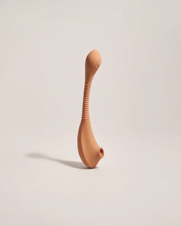 ONA | dildo vibrador y succionador de clítoris 2 succionador clitoris dildo vulva cafe meibi 1440x1800