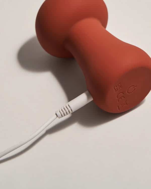 MOGU | masajeador externo en forma de seta 2 cargador estimulador sexual discreto naranja meibi 1440x1800